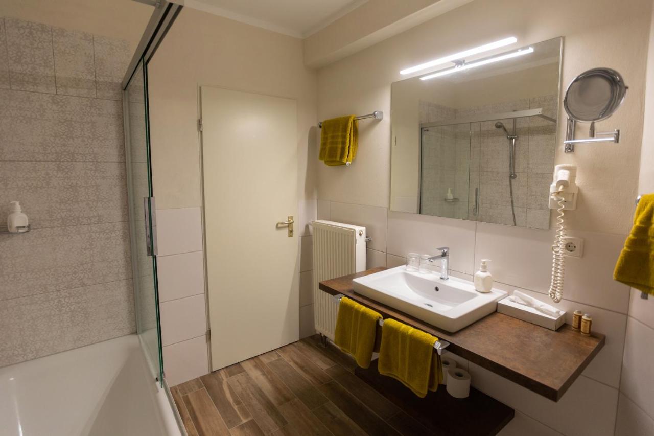 Landhotel Gillenfelder Hof Екстер'єр фото
